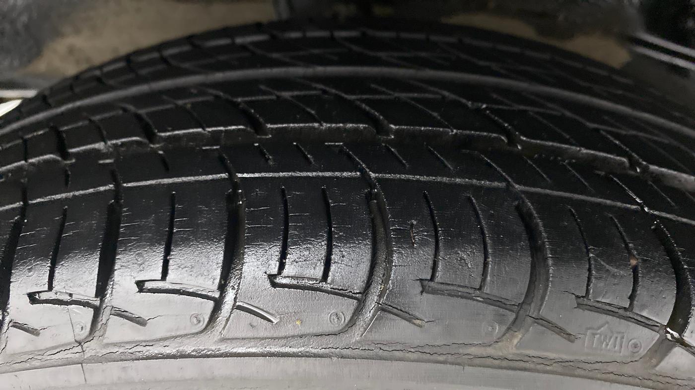 2014 Toyota Etios Liva G, Petrol, Manual, 45,164 km, Right Rear Tyre Tread