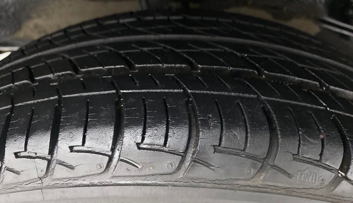 2014 Toyota Etios Liva G, Petrol, Manual, 45,164 km, Right Rear Tyre Tread