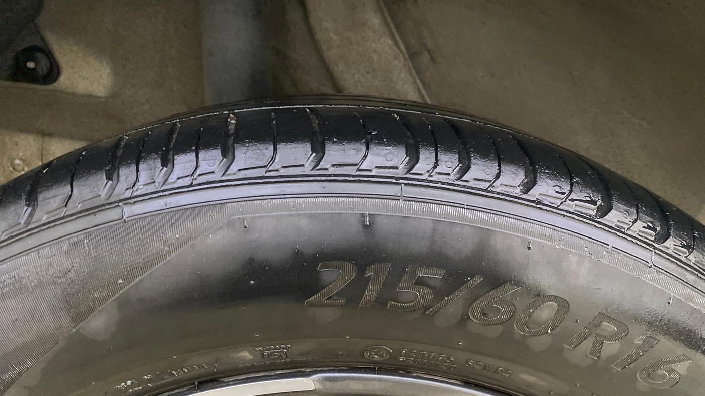 2021 Hyundai VENUE SX PLUS 1.0 TURBO DCT, Petrol, Automatic, 40,426 km, Right Rear Tyre Tread
