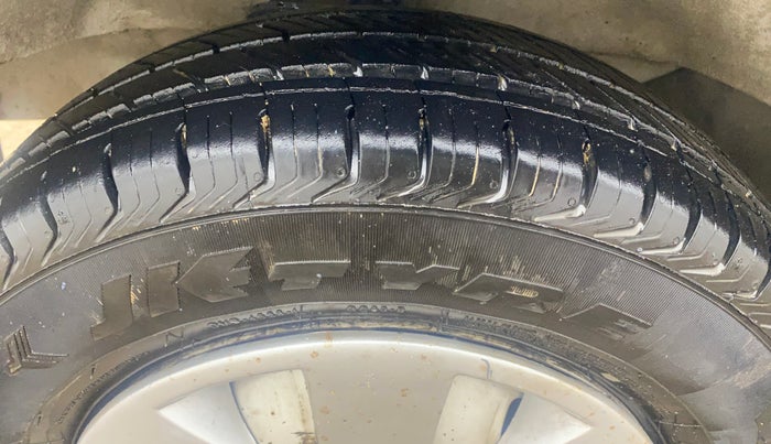 2016 Maruti Eeco 5 STR WITH A/C+HTR, CNG, Manual, 43,544 km, Left Front Tyre Tread