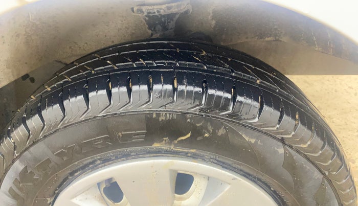 2016 Maruti Eeco 5 STR WITH A/C+HTR, CNG, Manual, 43,544 km, Right Front Tyre Tread