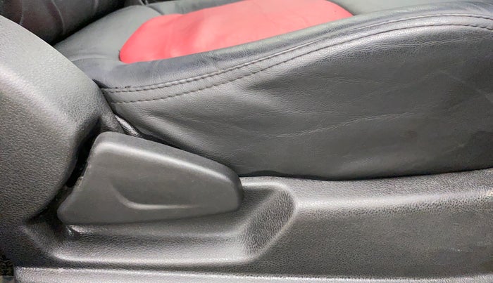 2017 Renault Kwid RXT, Petrol, Manual, 32,531 km, Driver Side Adjustment Panel