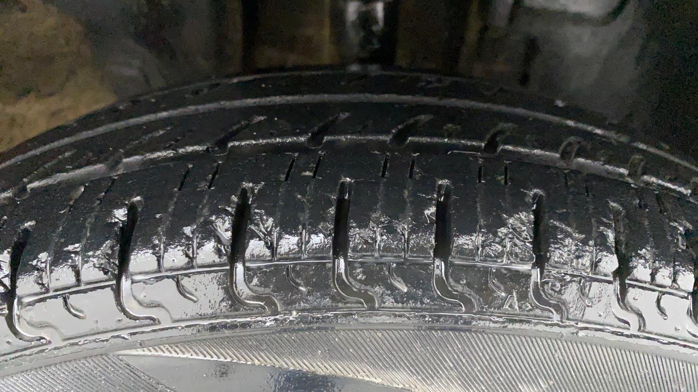 2017 Renault Kwid RXT, Petrol, Manual, 32,531 km, Right Front Tyre Tread
