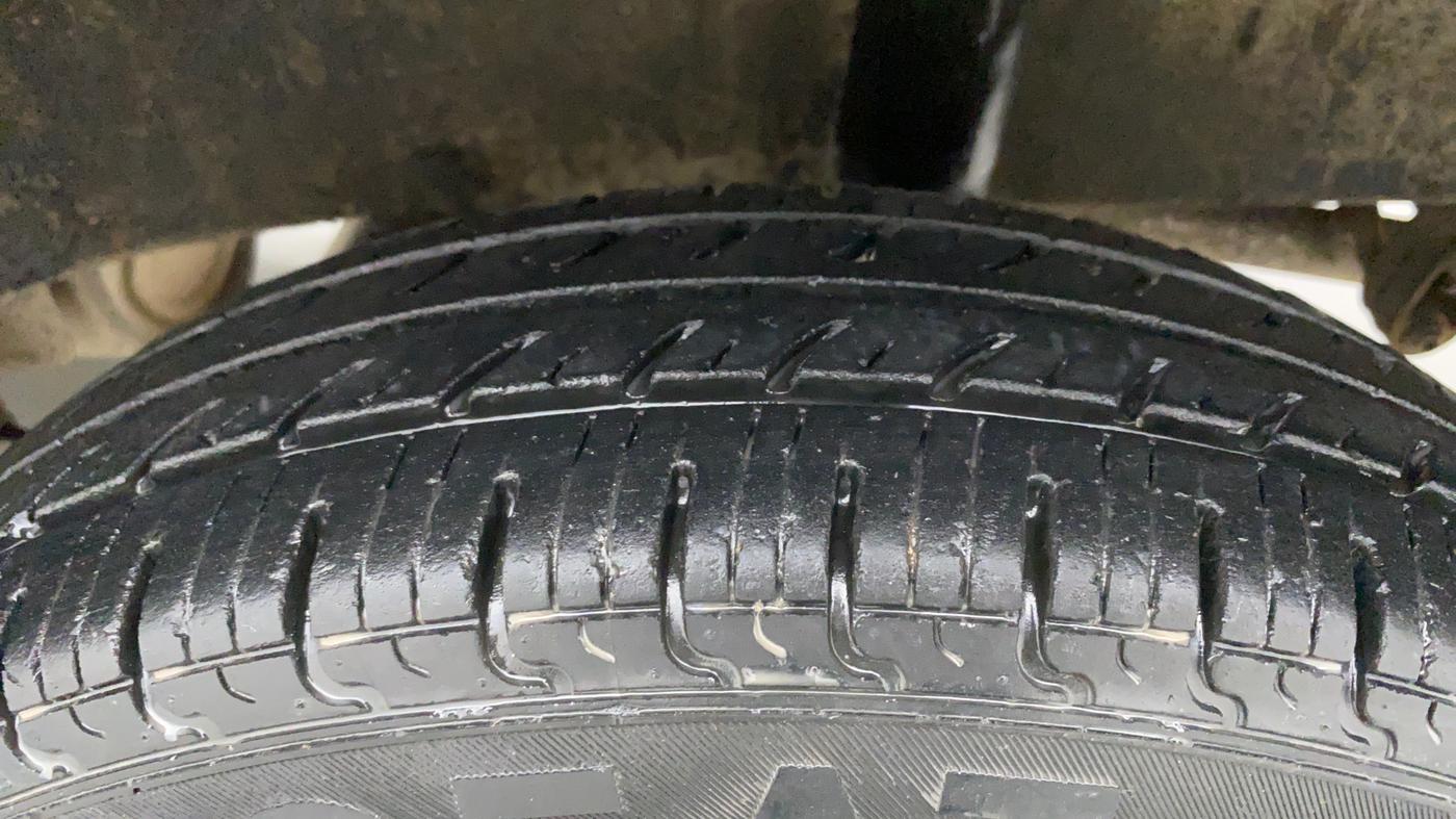 2017 Renault Kwid RXT, Petrol, Manual, 32,531 km, Left Rear Tyre Tread