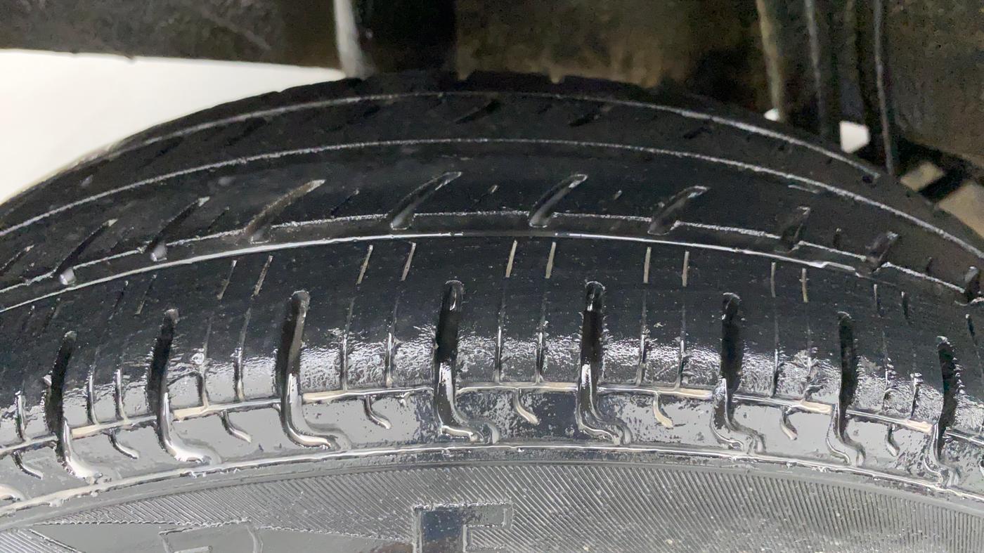 2017 Renault Kwid RXT, Petrol, Manual, 32,531 km, Right Rear Tyre Tread
