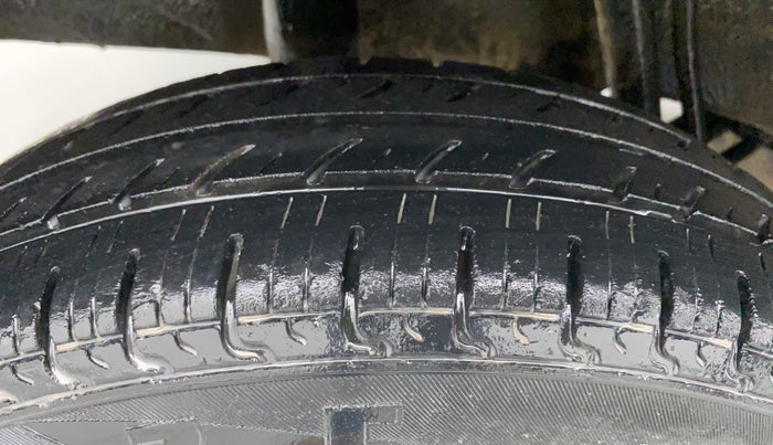 2017 Renault Kwid RXT, Petrol, Manual, 32,531 km, Right Rear Tyre Tread