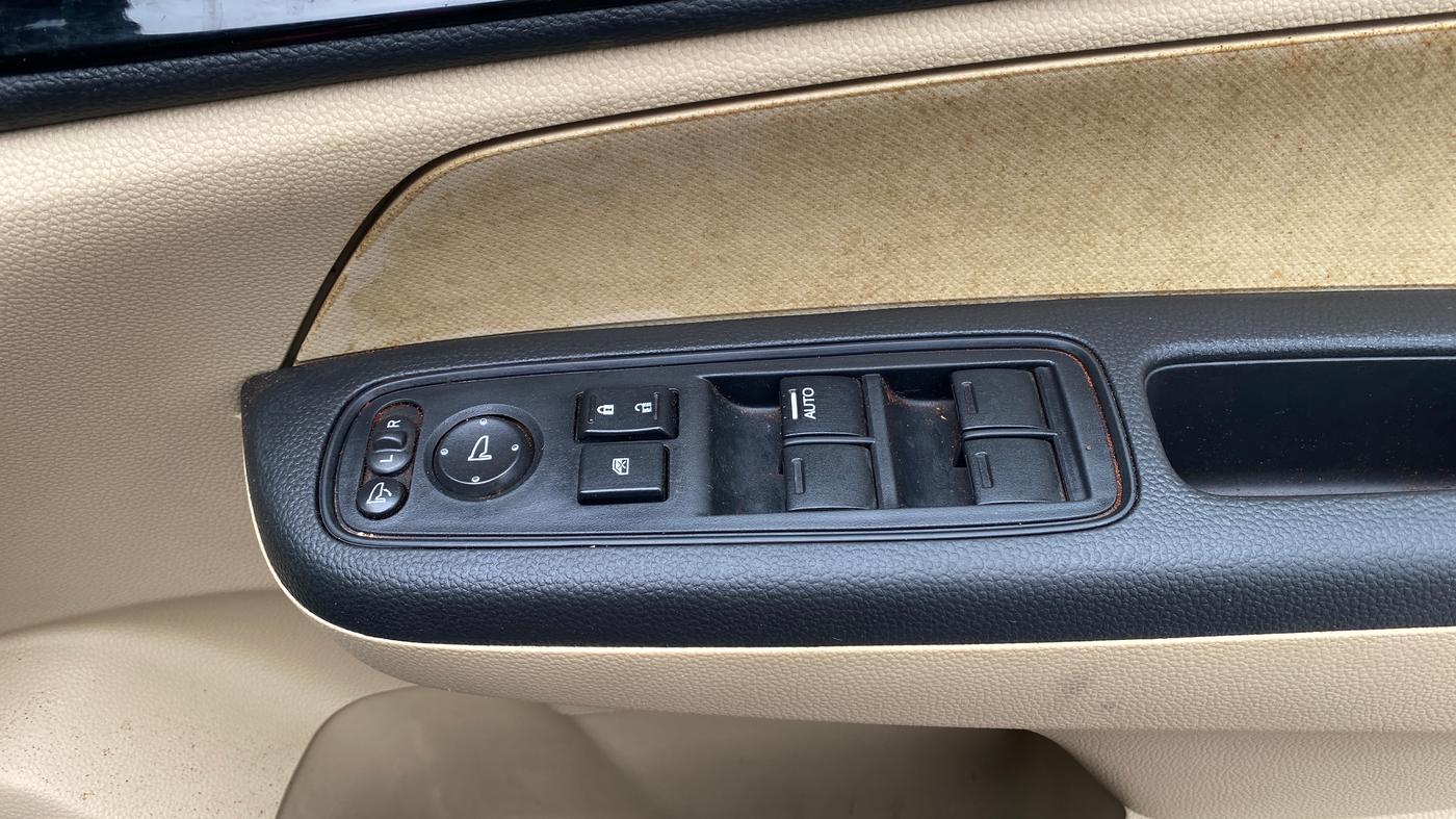 2019 Honda Amaze 1.2L I-VTEC V CVT, Petrol, Automatic, 54,170 km, Driver Side Door Panels Control