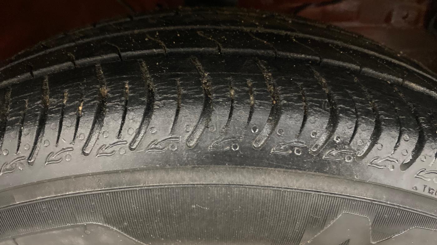 2021 Maruti S PRESSO VXI PLUS AMT, Petrol, Automatic, 35,911 km, Right Front Tyre Tread
