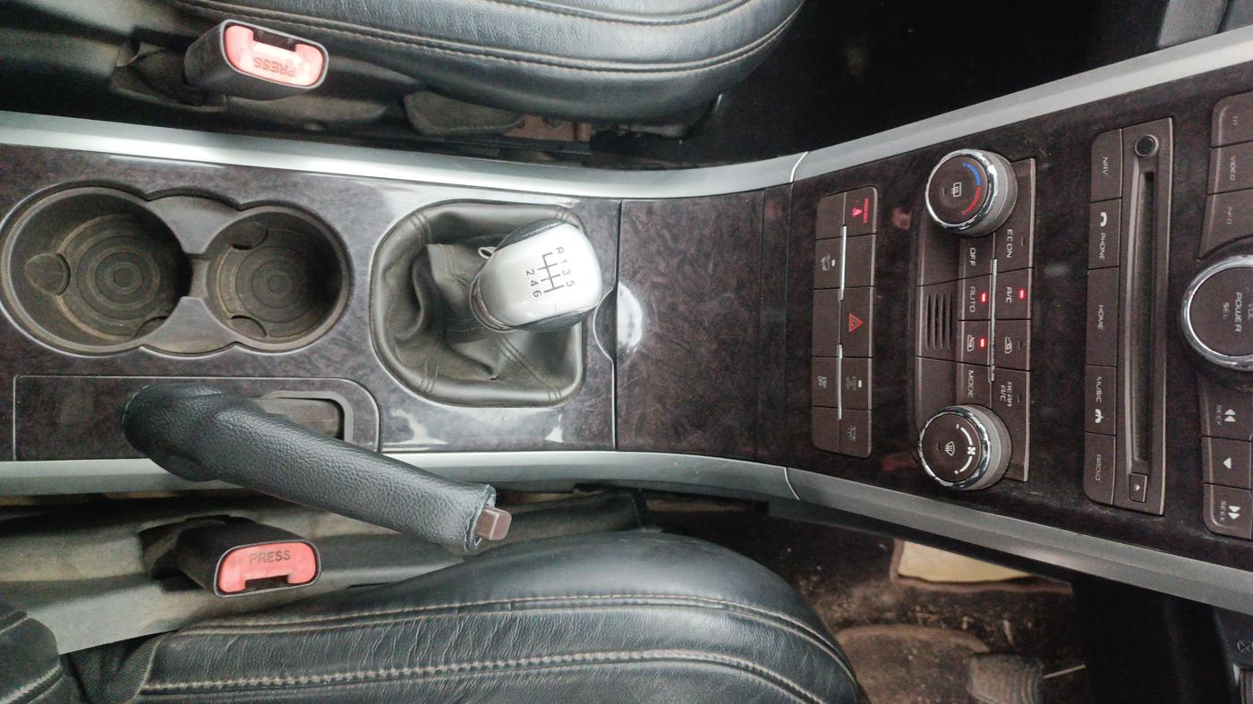 2014 Mahindra XUV500 W8, Diesel, Manual, 1,24,651 km, Gear Lever