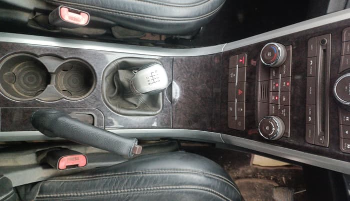 2014 Mahindra XUV500 W8, Diesel, Manual, 1,24,651 km, Gear Lever