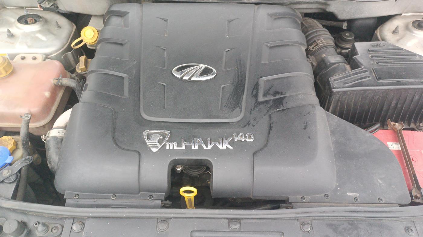 2014 Mahindra XUV500 W8, Diesel, Manual, 1,24,651 km, Engine View