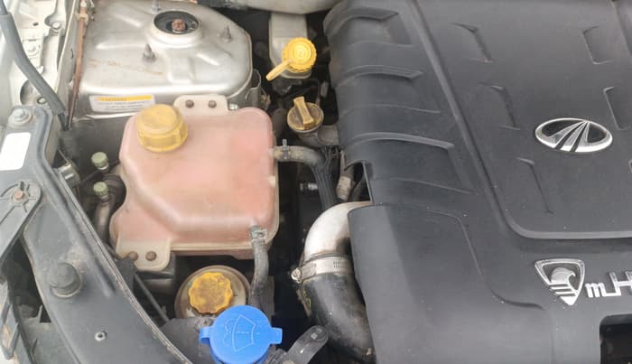 2014 Mahindra XUV500 W8, Diesel, Manual, 1,24,651 km, Engine View - Right