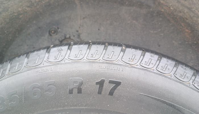 2014 Mahindra XUV500 W8, Diesel, Manual, 1,24,651 km, Right Rear Tyre Tread