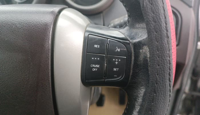 2014 Mahindra XUV500 W8, Diesel, Manual, 1,24,651 km, Adaptive Cruise Control