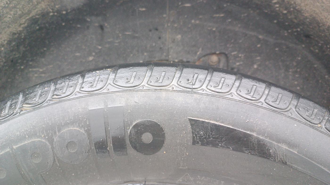 2014 Mahindra XUV500 W8, Diesel, Manual, 1,24,651 km, Left Rear Tyre Tread