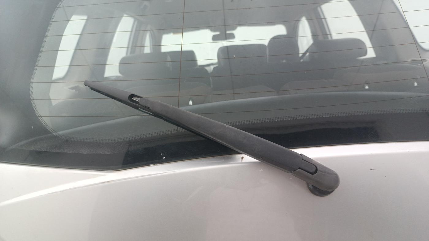2014 Mahindra XUV500 W8, Diesel, Manual, 1,24,651 km, Rear Wiper