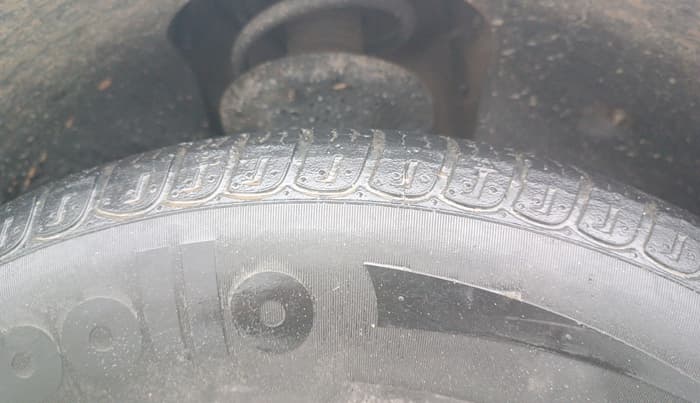 2014 Mahindra XUV500 W8, Diesel, Manual, 1,24,651 km, Right Front Tyre Tread