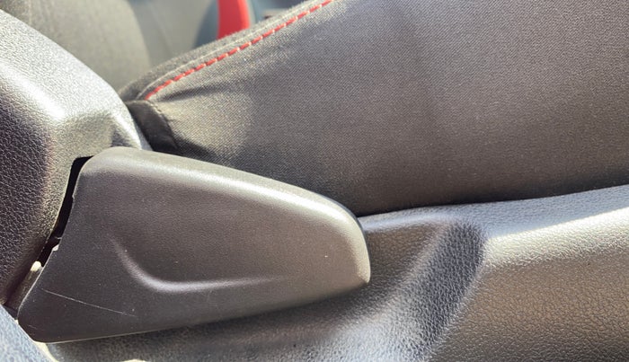 2020 Renault Kwid RXT 1.0 AMT (O), Petrol, Automatic, 41,167 km, Driver Side Adjustment Panel