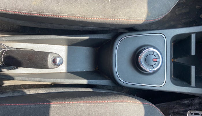 2020 Renault Kwid RXT 1.0 AMT (O), Petrol, Automatic, 41,167 km, Gear Lever