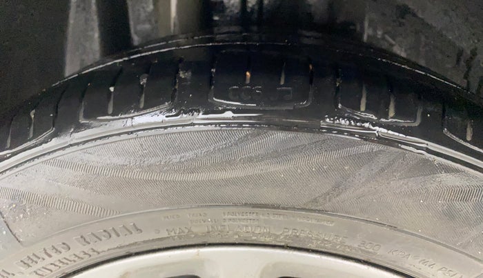 2018 Ford FREESTYLE TITANIUM 1.2 PETROL, CNG, Manual, 1,42,948 km, Right Rear Tyre Tread