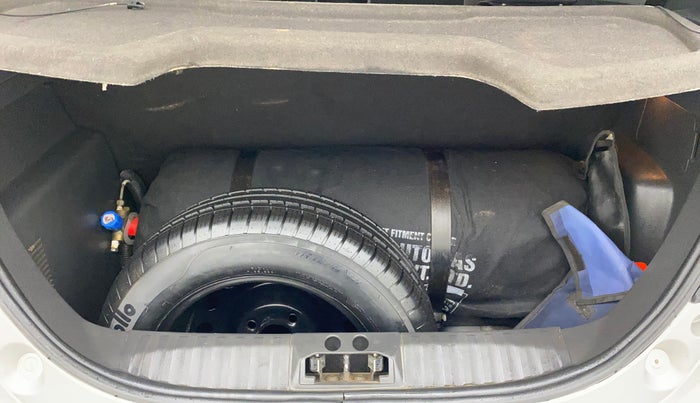 2018 Ford FREESTYLE TITANIUM 1.2 PETROL, CNG, Manual, 1,42,948 km, Boot Inside