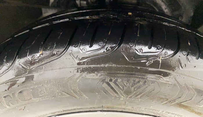 2018 Ford FREESTYLE TITANIUM 1.2 PETROL, CNG, Manual, 1,42,948 km, Right Front Tyre Tread