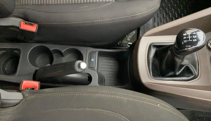 2018 Ford FREESTYLE TITANIUM 1.2 PETROL, CNG, Manual, 1,42,948 km, Gear Lever