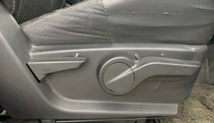 2021 Mahindra Thar LX PETROL HT 4WD AT, Petrol, Automatic, 32,630 km, Driver Side Adjustment Panel