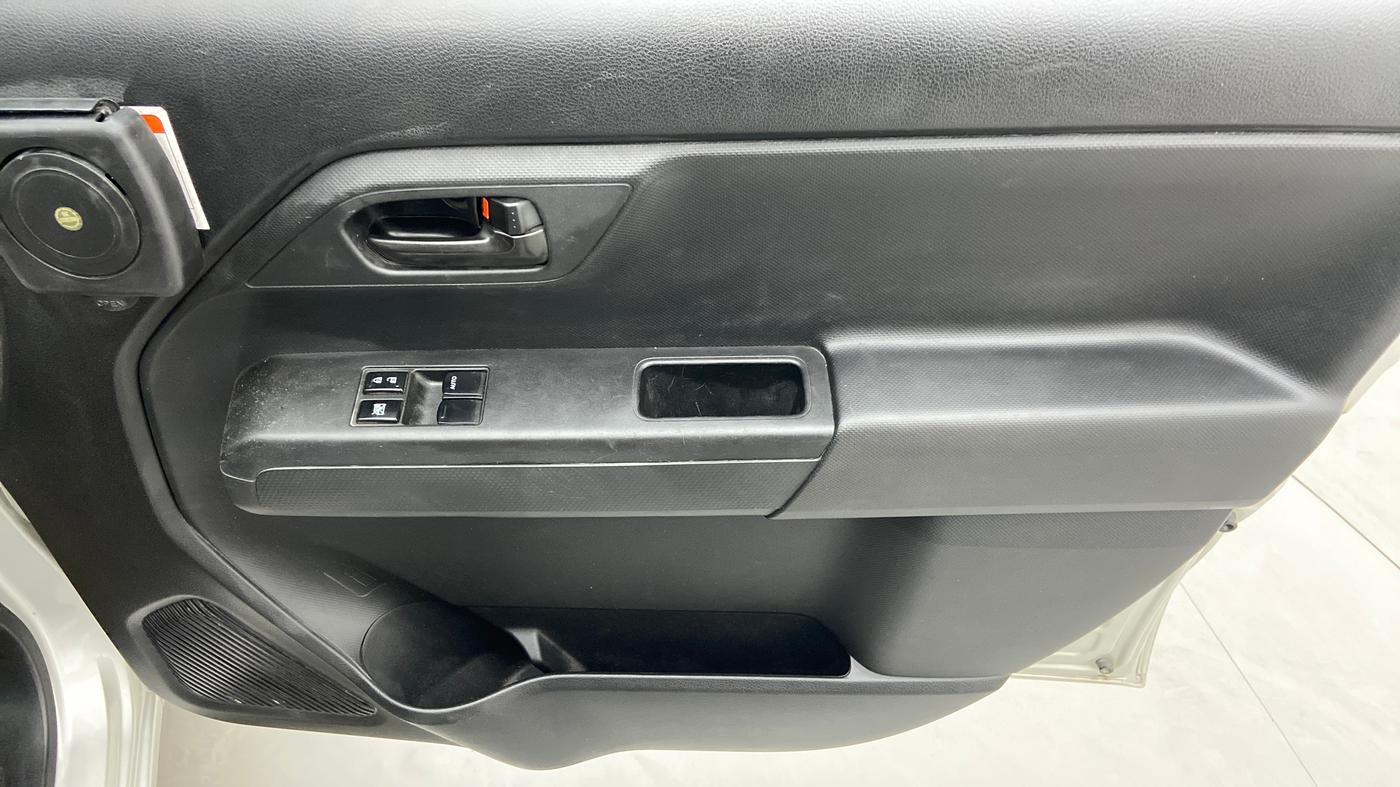 2021 Maruti New Wagon-R LXI CNG 1.0 L, CNG, Manual, 14,396 km, Driver Side Door Panels Control