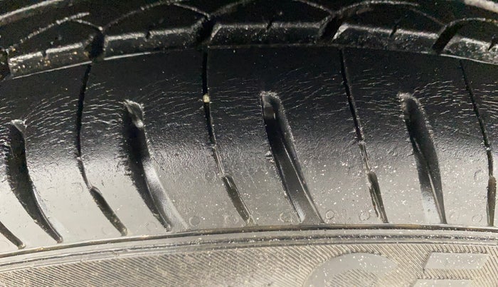 2016 Honda Amaze 1.2L I-VTEC S, Petrol, Manual, 62,431 km, Left Front Tyre Tread