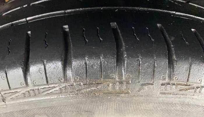 2016 Honda Amaze 1.2L I-VTEC S, Petrol, Manual, 62,431 km, Left Rear Tyre Tread