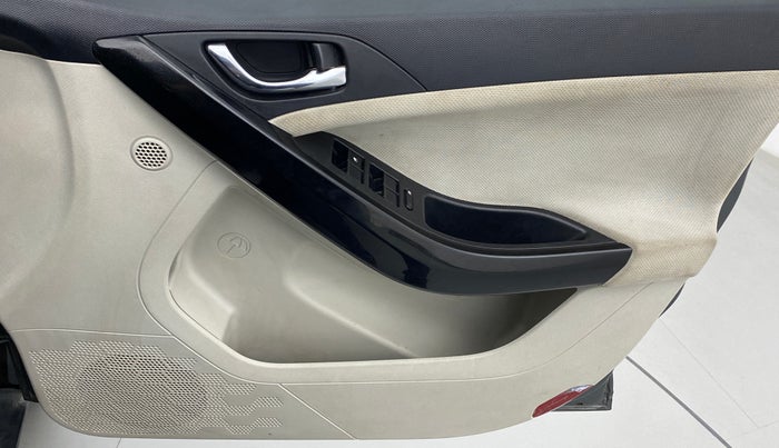 2021 Tata NEXON XZ DIESEL, Diesel, Manual, 66,613 km, Driver Side Door Panels Control