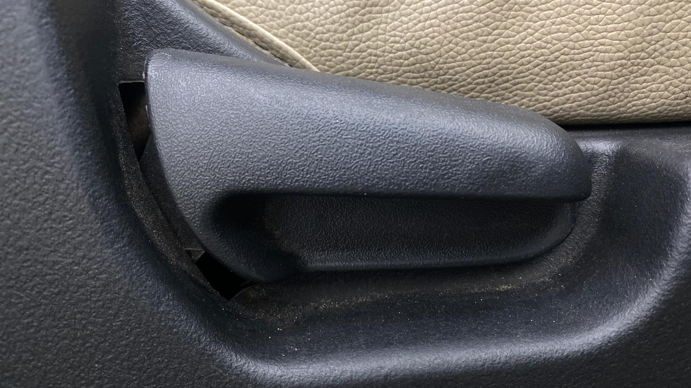 2018 Maruti Wagon R 1.0 VXI (O) AMT, Petrol, Automatic, 91,765 km, Driver Side Adjustment Panel