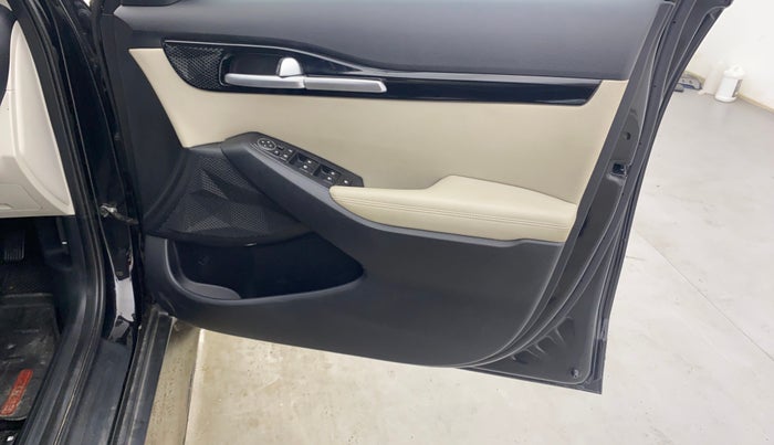 2020 KIA SELTOS HTX 1.5 PETROL, Petrol, Manual, 11,669 km, Driver Side Door Panels Control