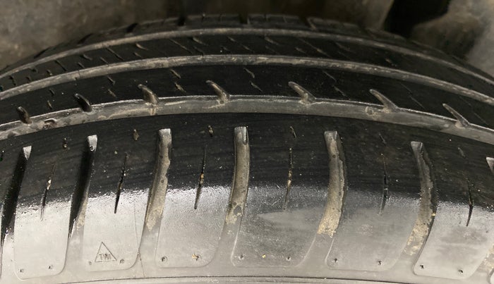 2019 Maruti Swift VXI AMT D, Petrol, Automatic, 21,688 km, Left Rear Tyre Tread