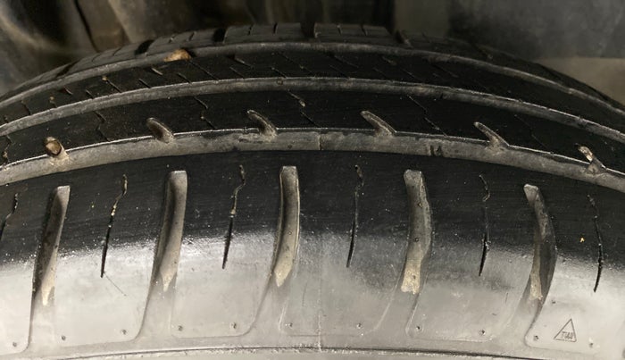 2019 Maruti Swift VXI AMT D, Petrol, Automatic, 21,688 km, Right Rear Tyre Tread