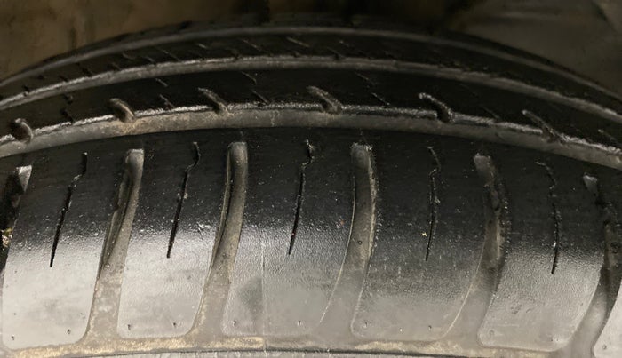 2019 Maruti Swift VXI AMT D, Petrol, Automatic, 21,688 km, Right Front Tyre Tread