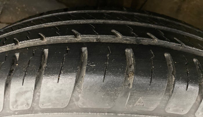 2019 Maruti Swift VXI AMT D, Petrol, Automatic, 21,688 km, Left Front Tyre Tread