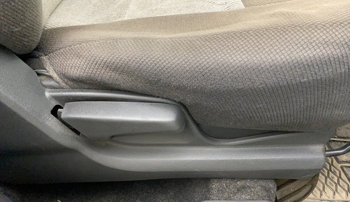 2010 Maruti Swift LXI, Petrol, Manual, 70,437 km, Driver Side Adjustment Panel