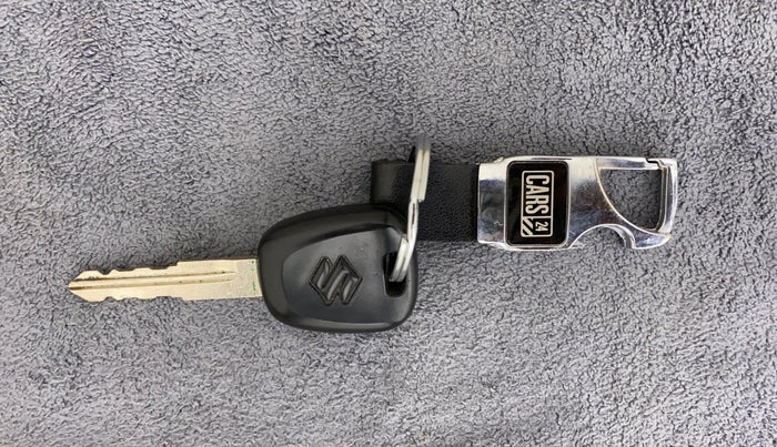 2010 Maruti Swift LXI, Petrol, Manual, 70,437 km, Key Close Up