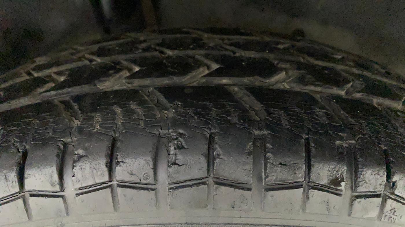 2010 Maruti Swift LXI, Petrol, Manual, 70,437 km, Right Rear Tyre Tread