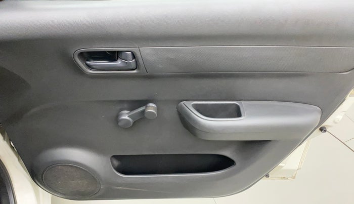 2010 Maruti Swift LXI, Petrol, Manual, 70,437 km, Driver Side Door Panels Control