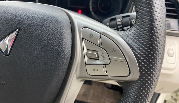 2022 Mahindra XUV300 W8 (O) 1.2 PETROL AMT, Petrol, Automatic, 30,355 km, Adaptive Cruise Control