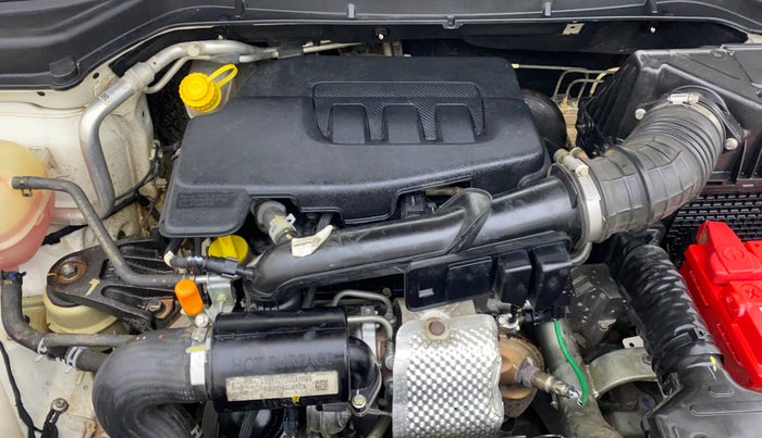 2022 Mahindra XUV300 W8 (O) 1.2 PETROL AMT, Petrol, Automatic, 30,355 km, Engine View