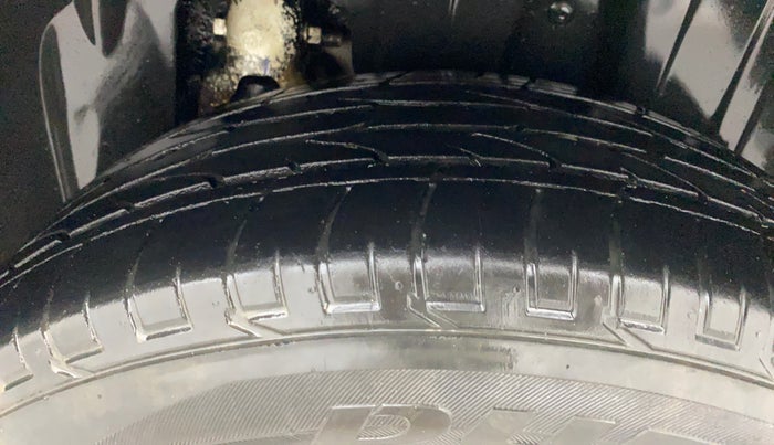 2022 Mahindra XUV300 W8 (O) 1.2 PETROL AMT, Petrol, Automatic, 30,355 km, Left Rear Tyre Tread