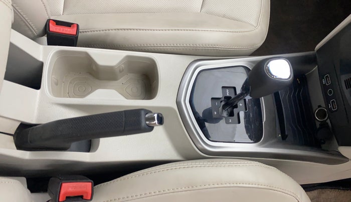 2022 Mahindra XUV300 W8 (O) 1.2 PETROL AMT, Petrol, Automatic, 30,355 km, Gear Lever