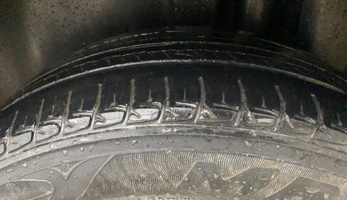 2016 Maruti Ciaz VXI+, Petrol, Manual, 70,347 km, Left Rear Tyre Tread