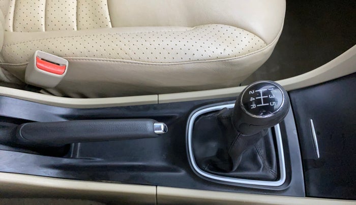 2016 Maruti Ciaz VXI+, Petrol, Manual, 70,347 km, Gear Lever