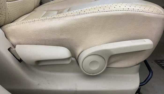 2016 Maruti Ciaz VXI+, Petrol, Manual, 70,347 km, Driver Side Adjustment Panel