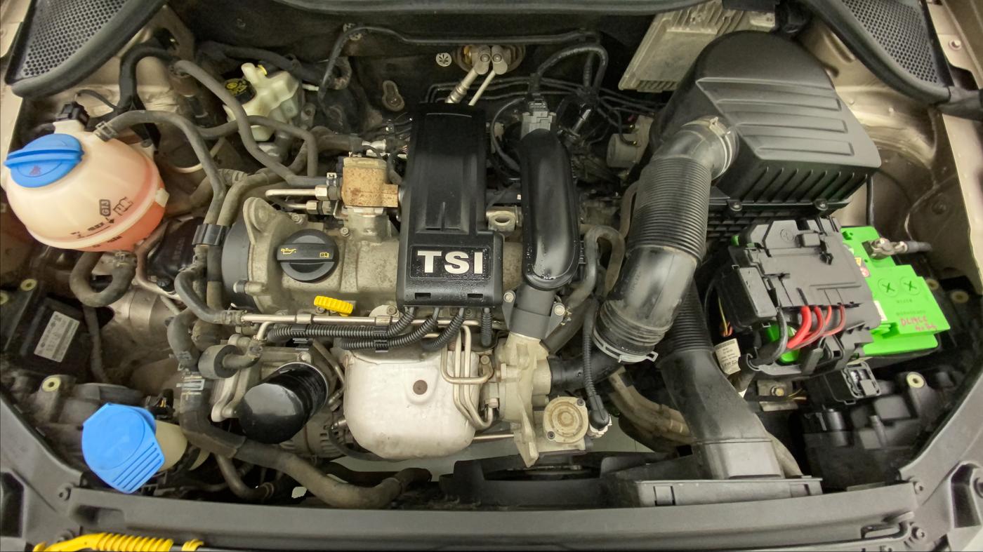 2015 Volkswagen Vento COMFORTLINE 1.2 TSI AT, Petrol, Automatic, 49,705 km, Open Bonet